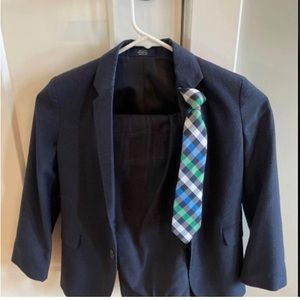 Boys Nautica suit size 7. Navy. Pants, jacket, and blue plaid tie.